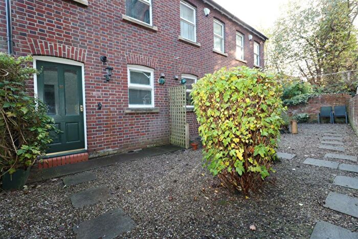 2 Bedroom Mews To Rent In Lowe Street, Macclesfield, SK11