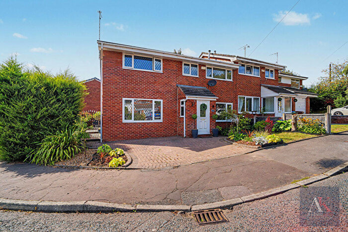 5 Bedroom Semi-Detached House For Sale In Foxglove Court, Shawclough, OL12