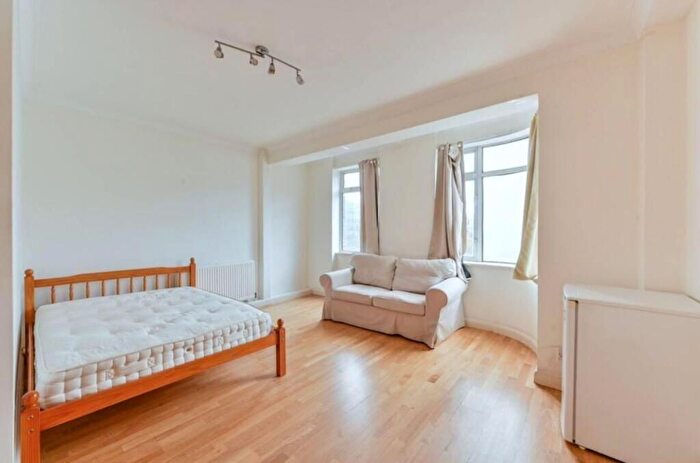 Studio To Rent In Euston Road, London, NW1