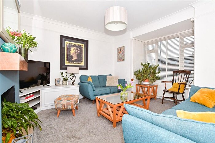 5 Bedroom Detached House For Sale In London Road, Newington, Sittingbourne, Kent, ME9