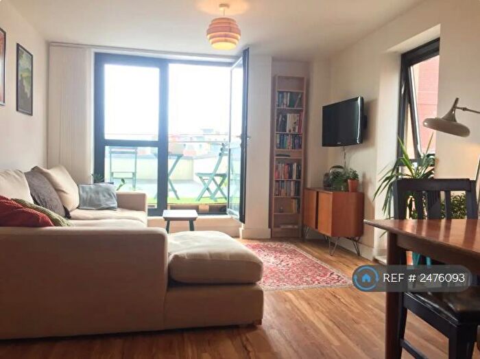 2 Bedroom Flat To Rent In Chapel Street, Manchester, M3