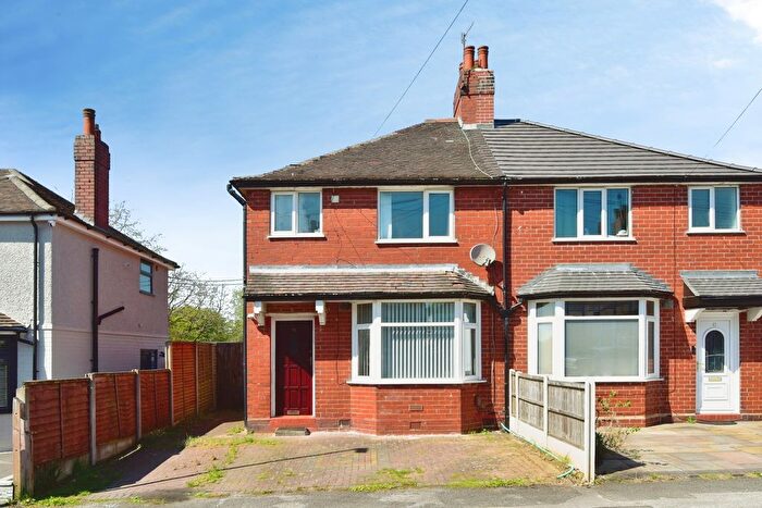 3 Bedroom Semi Detached House For Sale In Hollinshead Avenue, Newcastle, Staffordshire, ST5