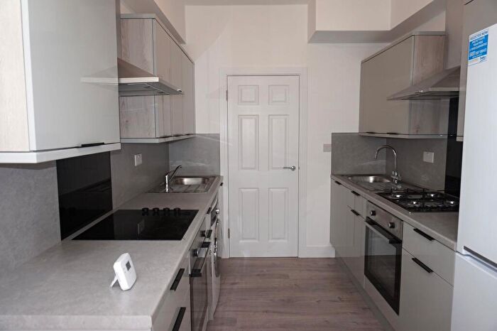 5 Bedroom Terraced House To Rent In Roll Gardens, Ilford, IG2