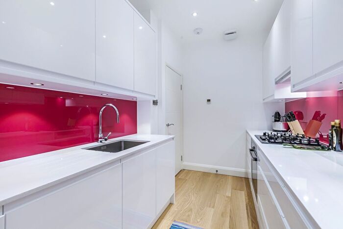 2 Bedroom Flat To Rent In Millennium Square, Shad Thames, SE1
