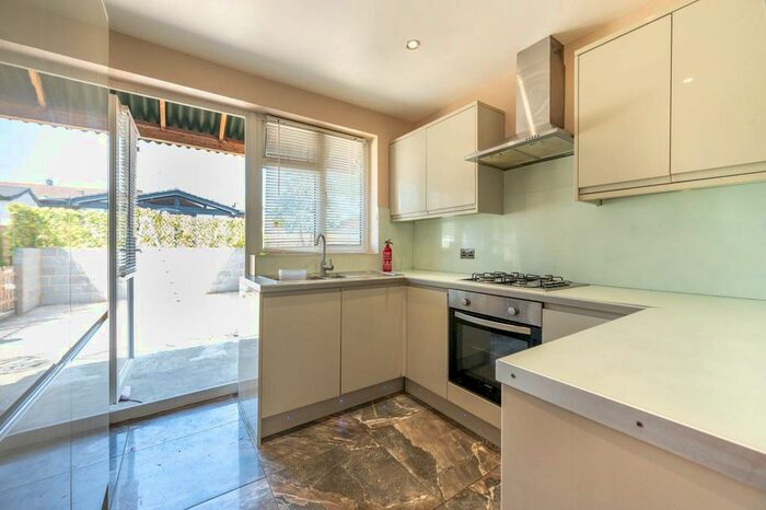 4 Bedroom Semi-Detached House To Rent In Barking, Barking, IG11