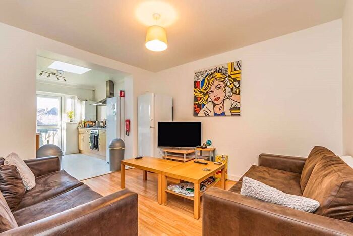 5 Bedroom Semi-Detached House To Rent In Chamberlain Road, Southampton, SO17