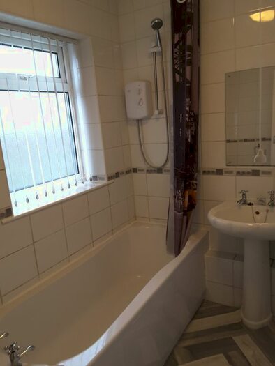 3 Bedroom Semi-Detached House To Rent In Castle View, Edlington, Doncaster, DN12
