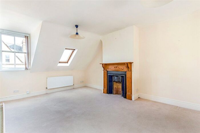 2 Bedroom Flat To Rent In Walton Street, Oxford, Oxfordshire, OX2