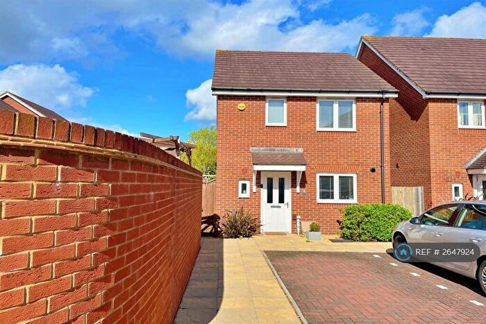 3 Bedroom Detached House To Rent In Diamond Place, Bournemouth, BH8