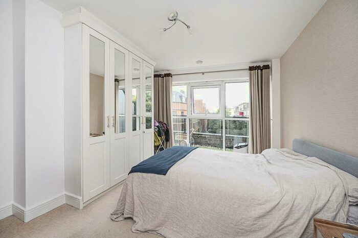 2 Bedroom Flat To Rent In Goswell Road, Clerkenwell, London, EC1V