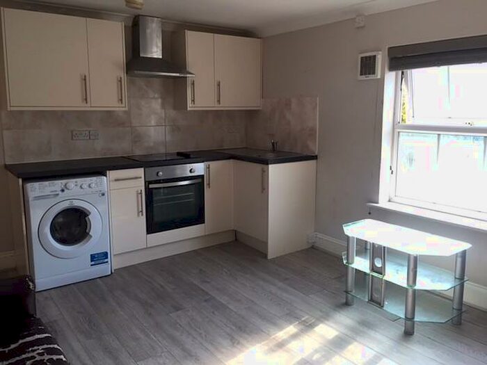 3 Bedroom Flat To Rent In Bellevue Terrace, Southampton, SO14