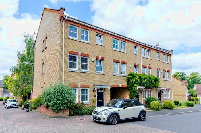 5 Bedroom End Of Terrace House To Rent In Florence Way, Knaphill, Woking, GU21