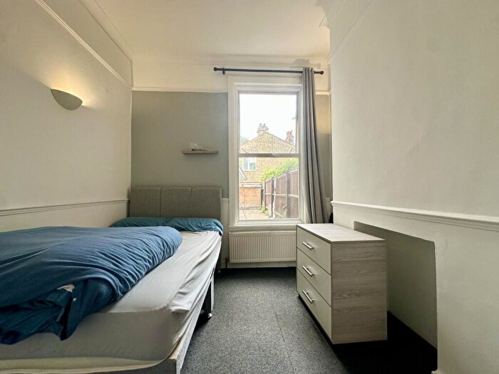 5 Bedroom House To Rent In Medlar Street, Camberwell, SE5