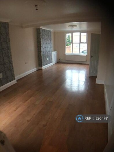3 Bedroom Terraced House To Rent In Alfred Street, Kettering, NN16