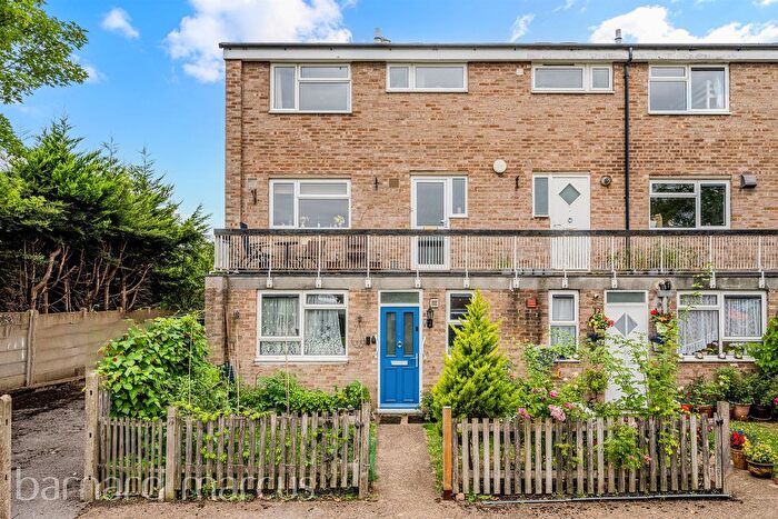 2 Bedroom Maisonette For Sale In Curtis Road, Epsom, KT19