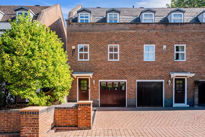 4 Bedroom End Of Terrace House For Sale In Mill View Close, Ewell, KT17