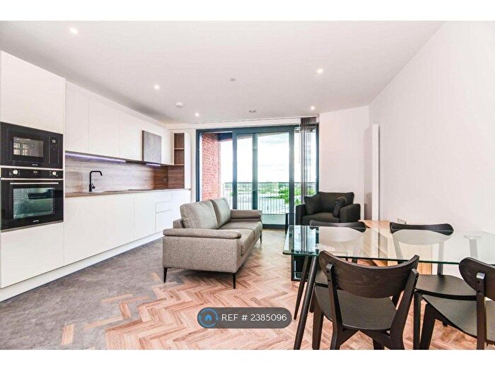 2 Bedroom Flat To Rent In Makers Yard, London, E3