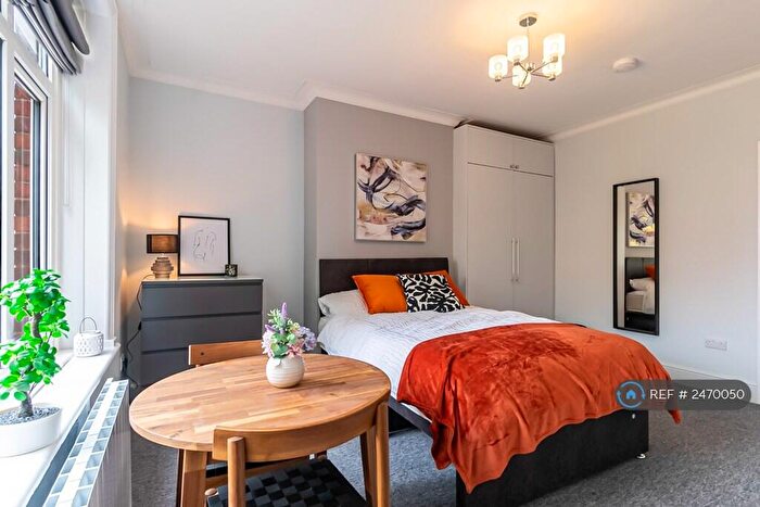 Studio To Rent In London Road, Reading, RG1