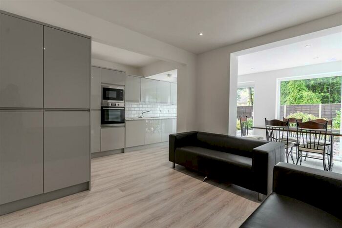 6 Bedroom House To Rent In Reservoir Road, Birmingham, B29