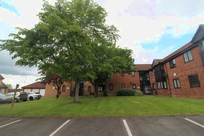 Apartment To Rent In Ashmere Close, Calcot, Reading, RG31