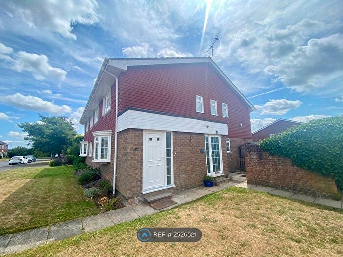 2 Bedroom Maisonette To Rent In Briar Dene, Maidenhead, SL6