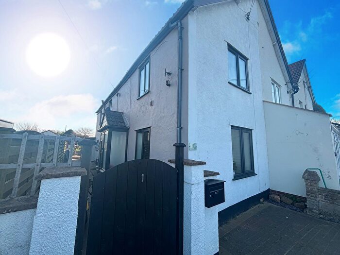 2 Bedroom Cottage To Rent In Bristol, BS20
