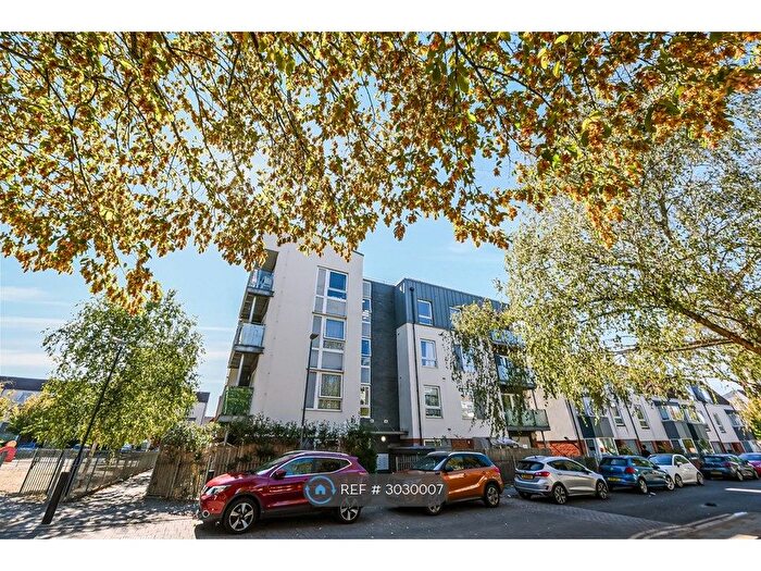 2 Bedroom Flat To Rent In Drinkwater Road, Harrow, HA2