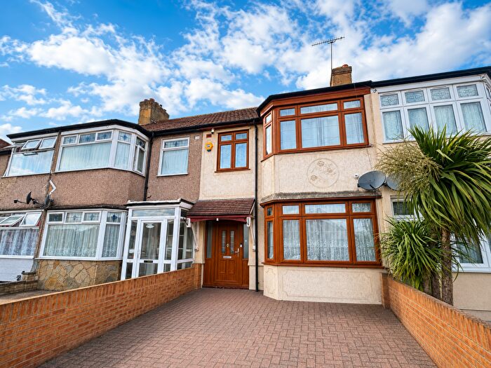 Terraced House To Rent In Somerville Road, Chadwell Heath, Romford, Redbridge, RM6
