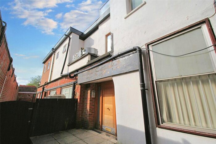 1 Bedroom Apartment To Rent In High Street, Alton, Hampshire, GU34