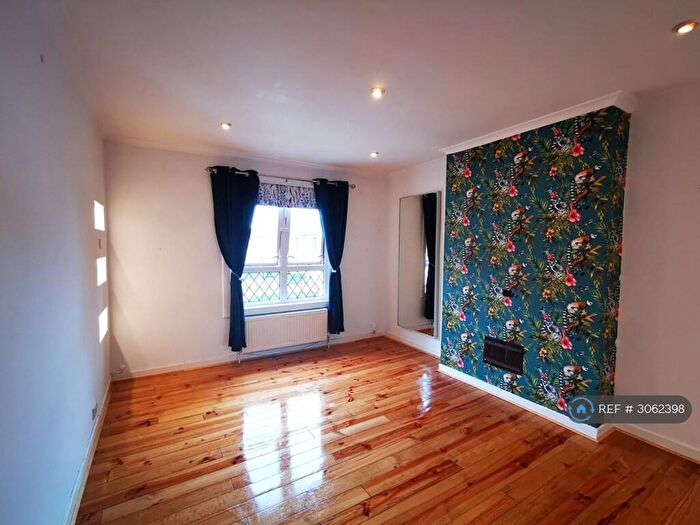 2 Bedroom Flat To Rent In Langlands Avenue, Glasgow, G51