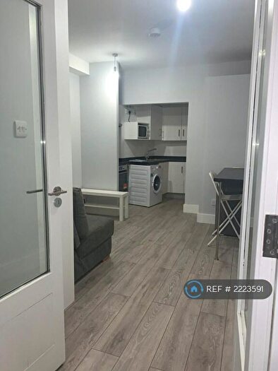 Studio To Rent In Hither Green, London, SE13