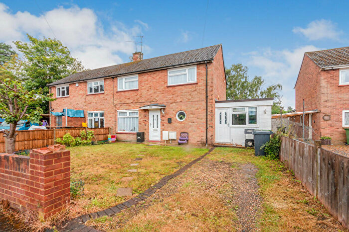 3 Bedroom Semi-Detached House To Rent In Horseshoe Close, GU15