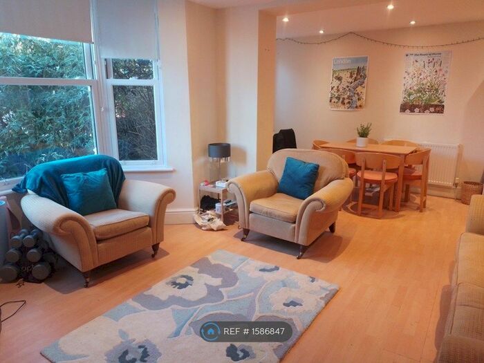 3 Bedroom Maisonette To Rent In Fountain Road, London, SW17
