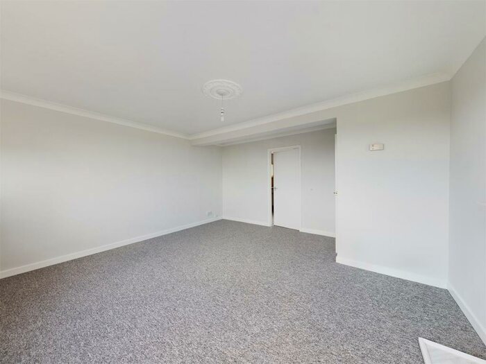 2 Bedroom Apartment To Rent In Court Drive, Cromer, NR27