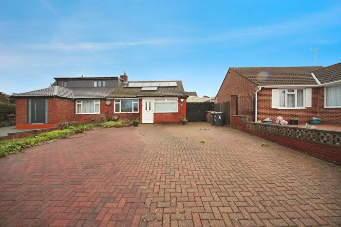 2 Bedroom Semi-Detached Bungalow For Sale In Braceby Close, Luton, LU3