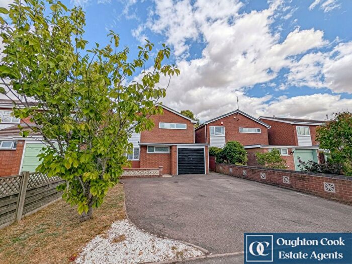 3 Bedroom Detached House For Sale In Claremont Close, Bulkington, Bedworth, CV12