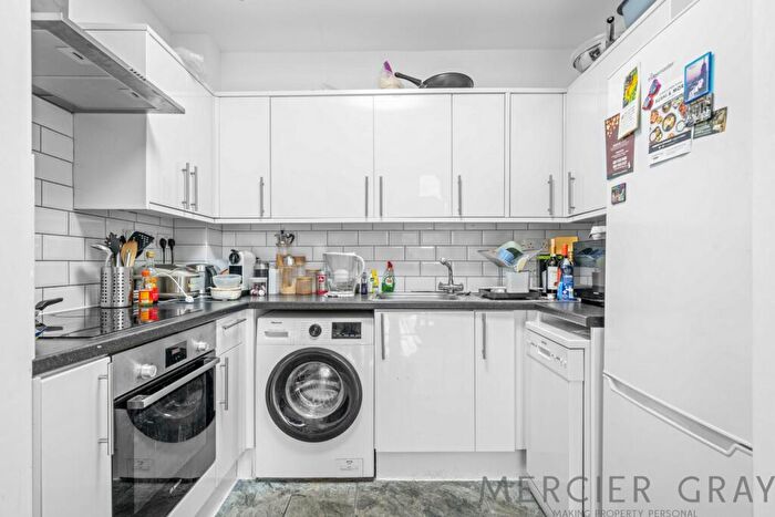 2 Bedroom Flat To Rent In College Crescent, Belsize Park, NW3