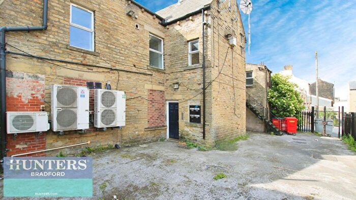 1 Bedroom Flat To Rent In Leeds Road Bradford, West Yorkshire, BD3