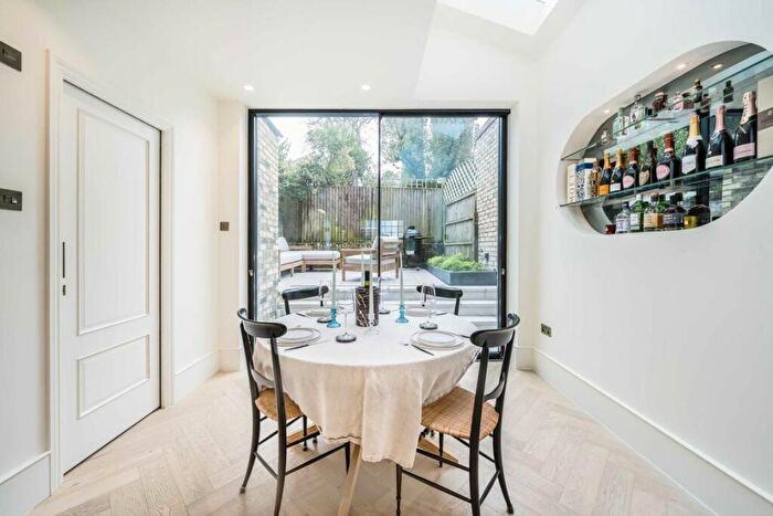4 Bedroom Terraced House To Rent In North Hill Avenue, Highgate, N6