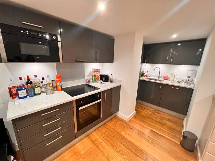 2 Bedroom Flat To Rent In Pembroke Road, London, N10