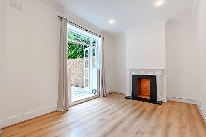 2 Bedroom Flat To Rent In Tavistock Road, Notting Hill, London, W11