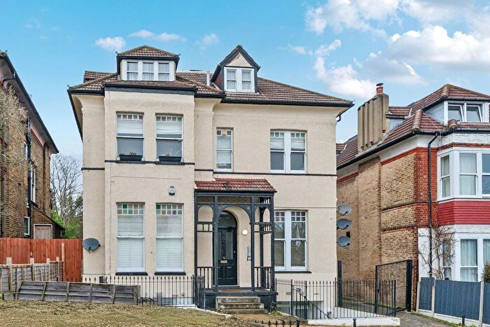 1 Bedroom Flat For Sale In Howden Road, South Norwood, London, SE25