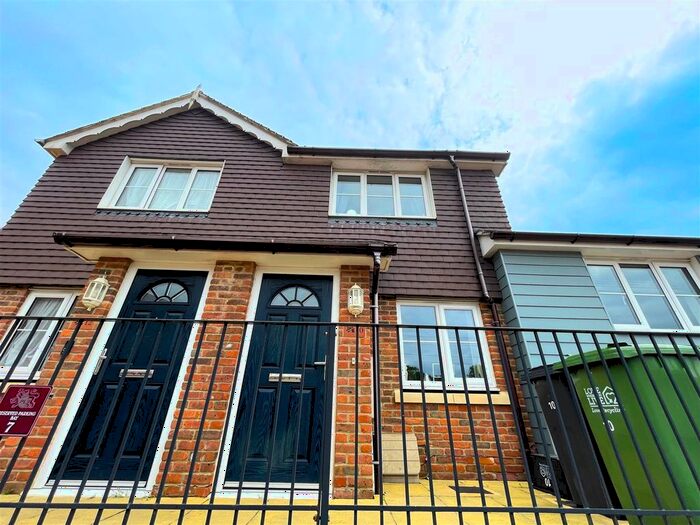 2 Bedroom Terraced House To Rent In Bannister Close, Hastings, TN34