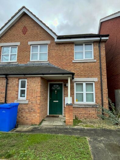 2 Bedroom Town House To Rent In Diamond Close, Nottingham, NG10