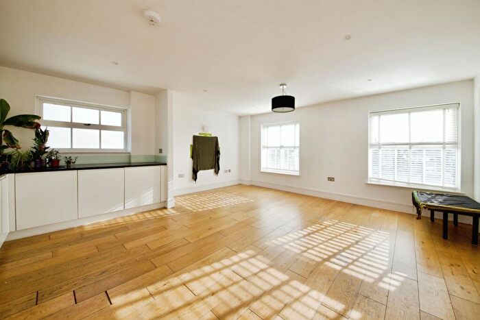 3 Bedroom Flat To Rent In Adelaide Road, NW3