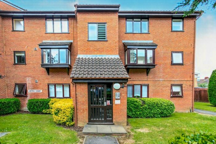 Studio To Rent In King Georges Avenue, Watford, WD18