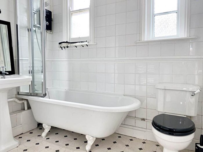 1 Bedroom Flat To Rent In Lime Hill Road, Tunbridge Wells, TN1