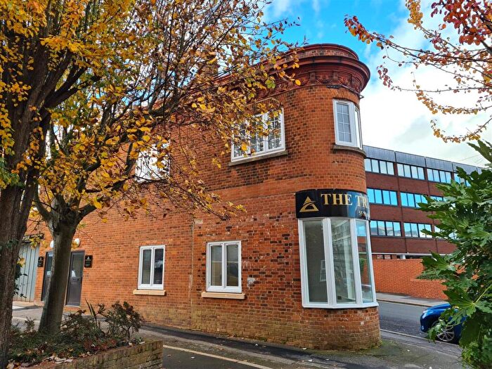 1 Bedroom Flat To Rent In The Triangle, Aldershot, GU11