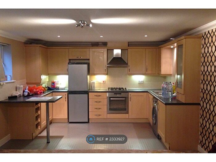 2 Bedroom Flat To Rent In Thornycroft Close, Newbury, RG14