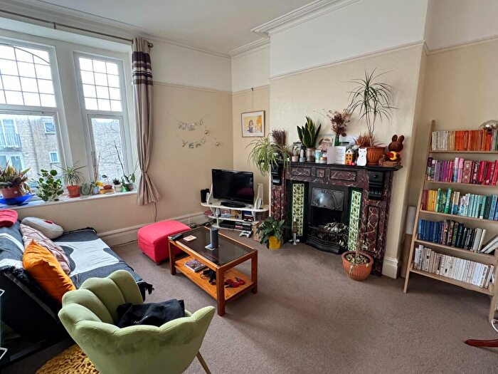 4 Bedroom Maisonette To Rent In Henleaze Road, Bristol, BS9